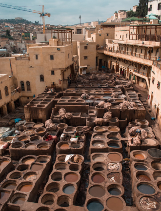 Célèbre tannerie de la ville de Fès au Maroc.